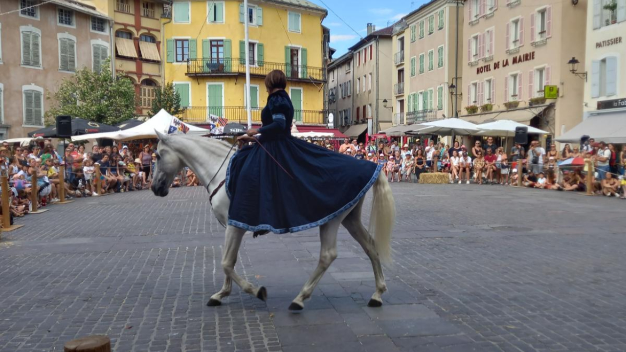 Hautes-Alpes : coup d'envoi de la fête médiévale d'Embrun
