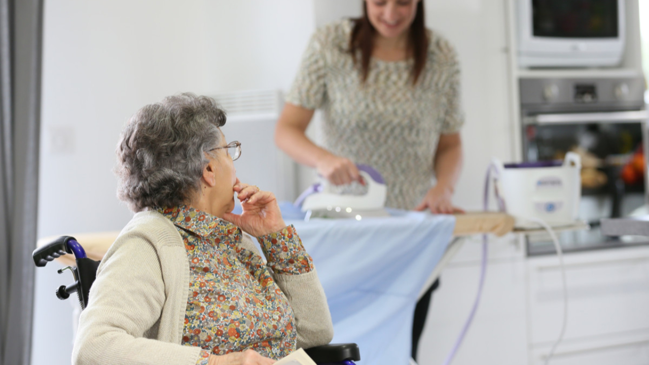 Hautes-Alpes : des conseillers départementaux dans la peau d’aides à domicile Hautes-Alpes : des conseillers départementaux dans la peau d’aides à domicile