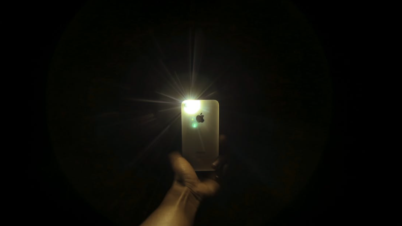 Hautes-Alpes : deux randonneurs retrouvés grâce à leur flash de téléphone Hautes-Alpes : deux randonneurs retrouvés grâce à leur flash de téléphone