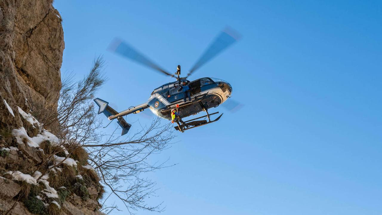 Hautes-Alpes : elle fait une réaction allergique après une piqûre de guêpe, les secours mobilisent un hélicoptère