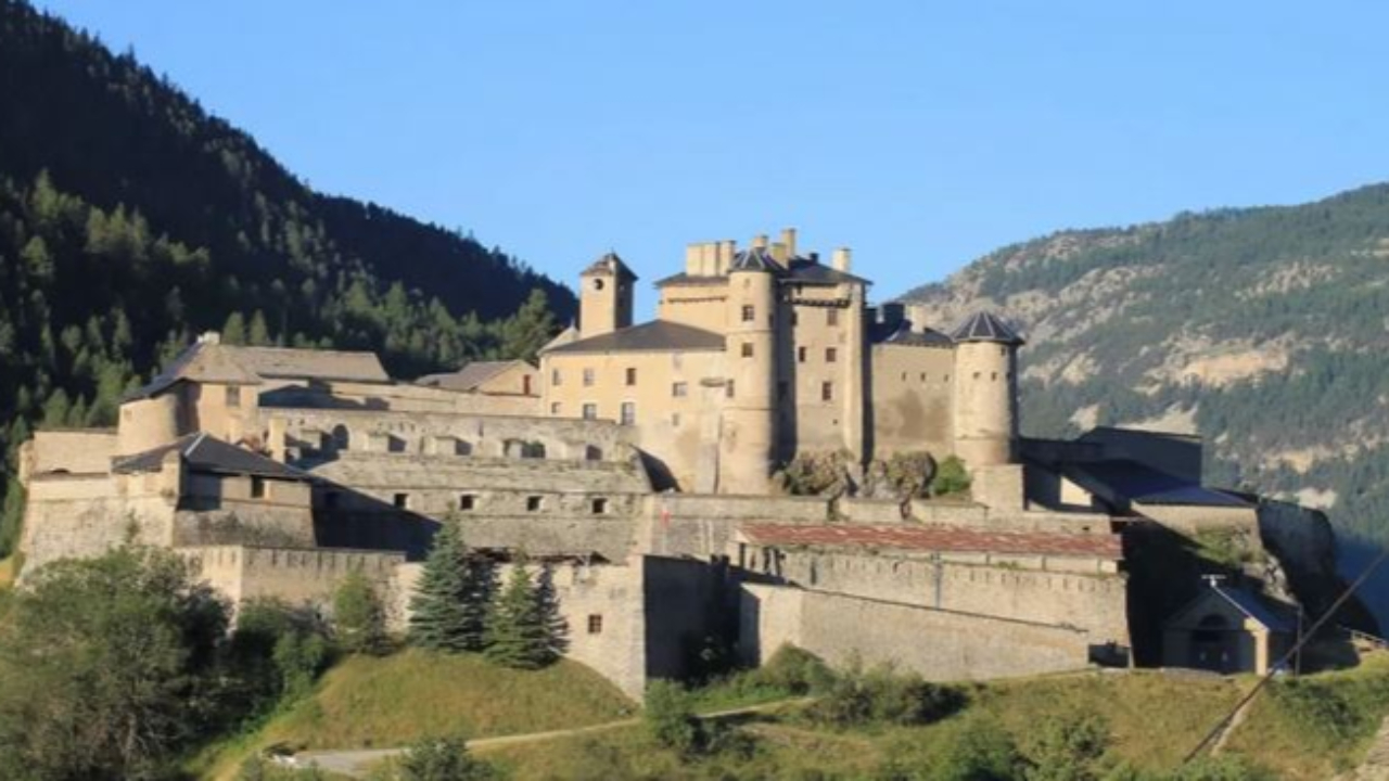 Hautes-Alpes : Fort Queyras repart aux enchères Hautes-Alpes : Fort Queyras repart aux enchères