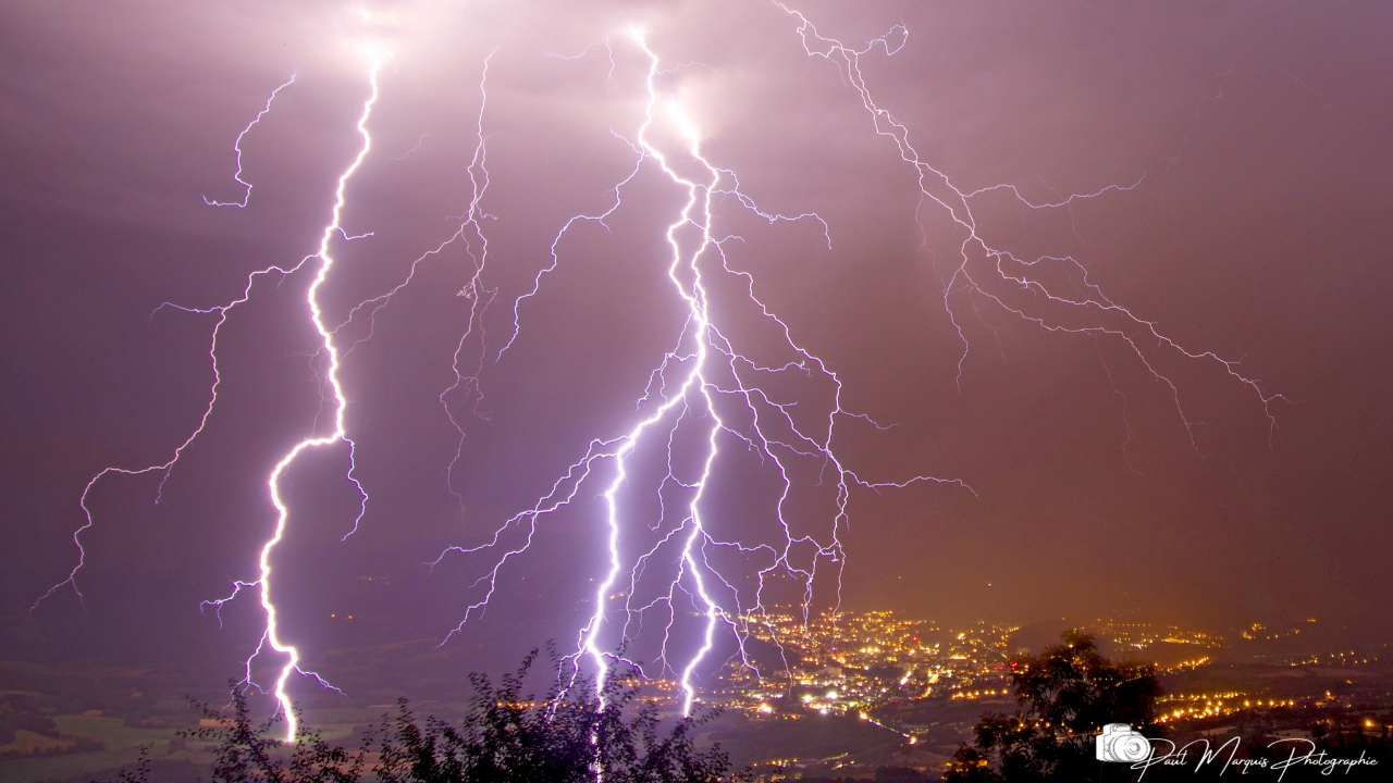 Hautes-Alpes : Gap sous la foudre... et l'objectif de Paul Marquis Hautes-Alpes : Gap sous la foudre... et l'objectif de Paul Marquis