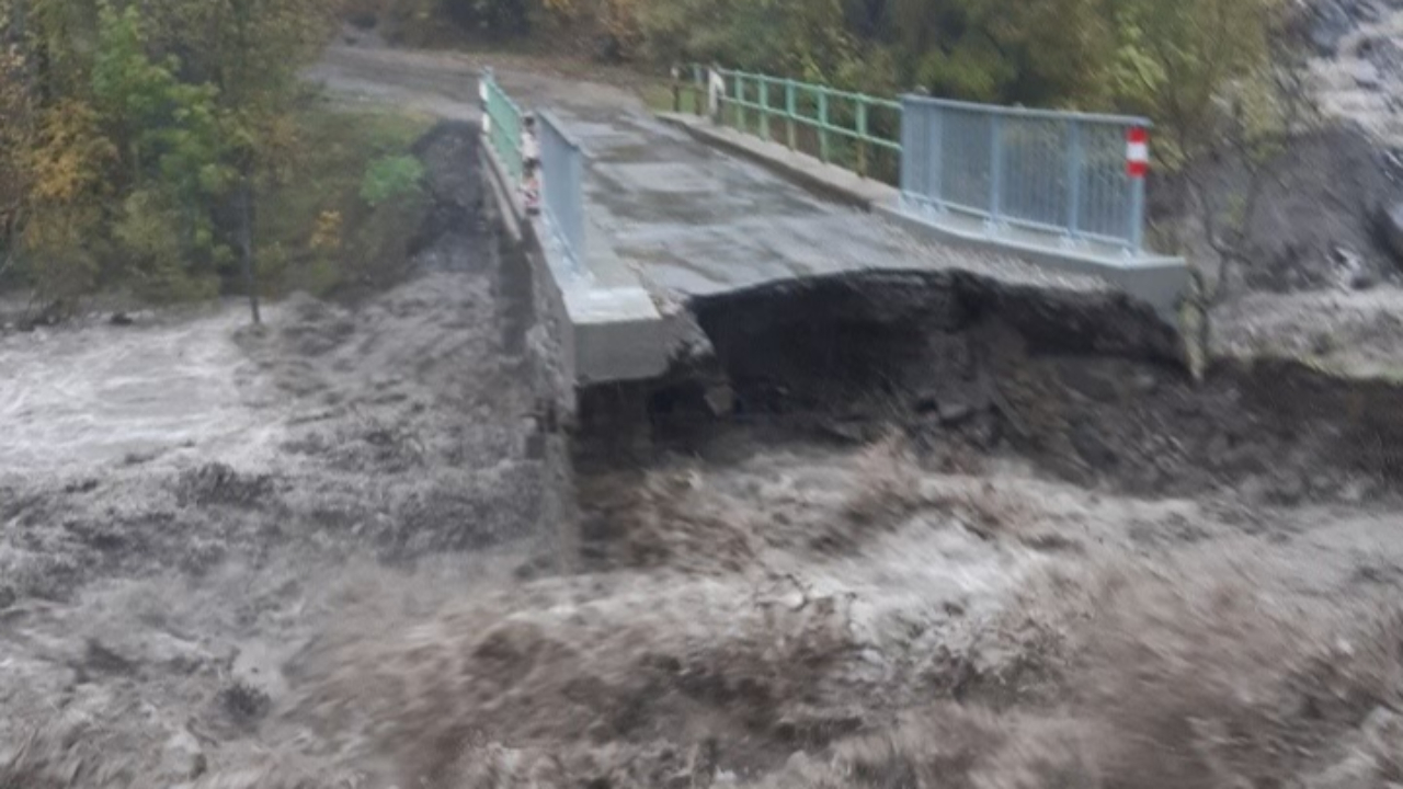 Hautes-Alpes : intempéries, « la situation très compliquée » sur certains secteurs Hautes-Alpes : intempéries, « la situation très compliquée » sur certains secteurs