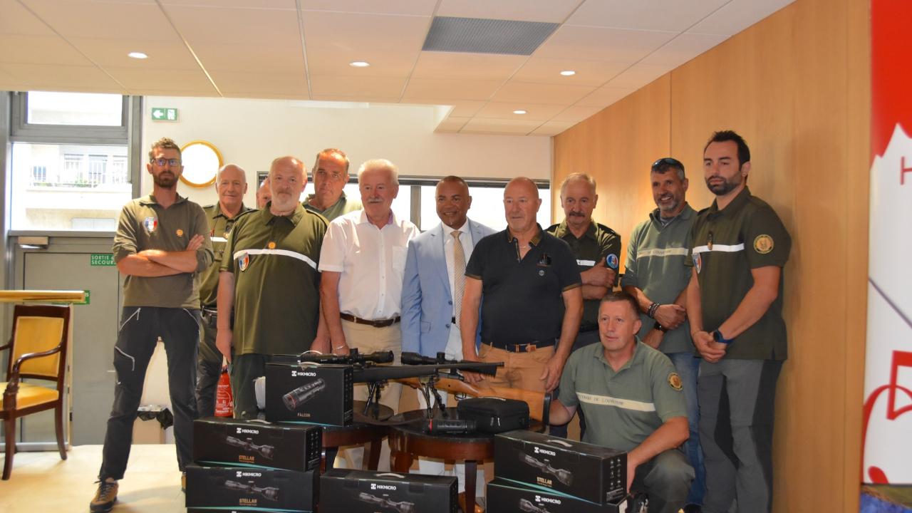 Hautes-Alpes : l’association des lieutenants de louveterie reçoit du matériel thermique Hautes-Alpes : l’association des lieutenants de louveterie reçoit du matériel thermique