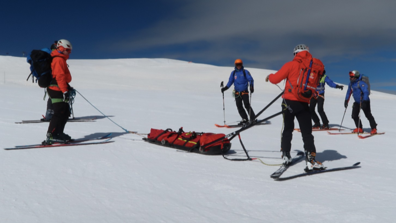 Hautes-Alpes : l'échange entre les secouristes islandais et ceux de la CRS Alpes se poursuit