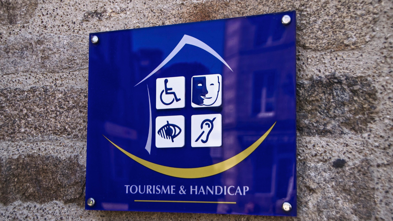 Hautes-Alpes : la Marque d’État Tourisme et Handicap pour les bureaux de l’Office Gap Tallard Vallées