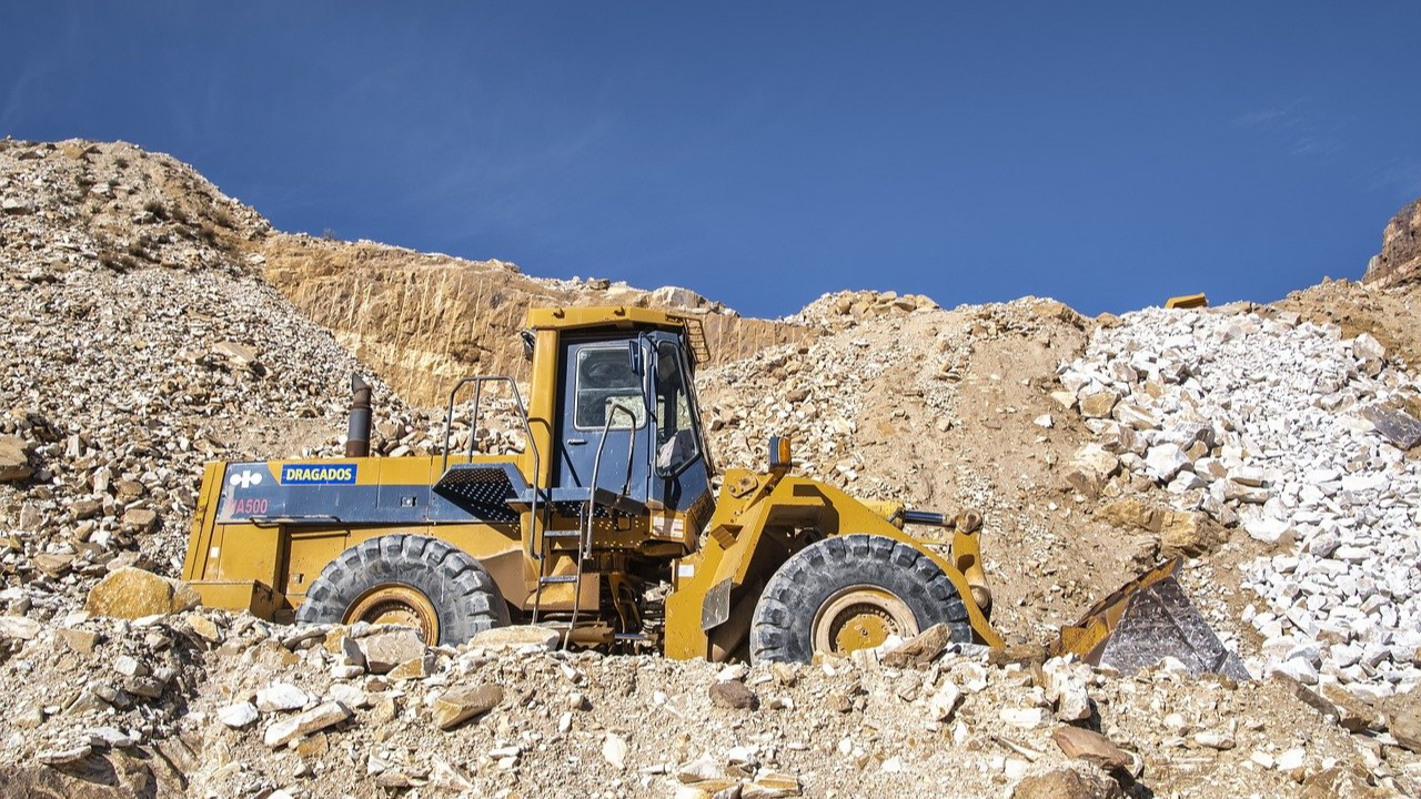 Hautes-Alpes : le collectif Stop Création Carrière alerte le département voisin