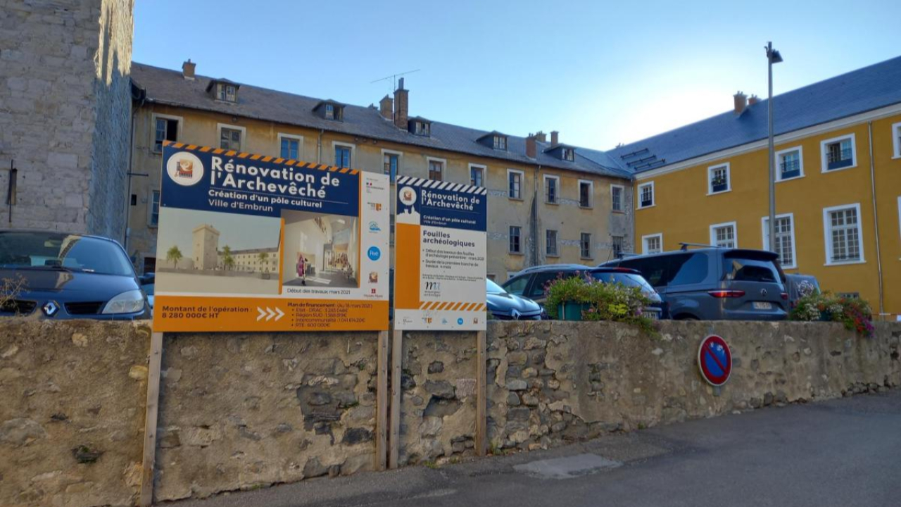 Hautes-Alpes : le parking de la Tour brune à Embrun fermé dès ce mercredi Hautes-Alpes : le parking de la Tour brune à Embrun fermé dès ce mercredi