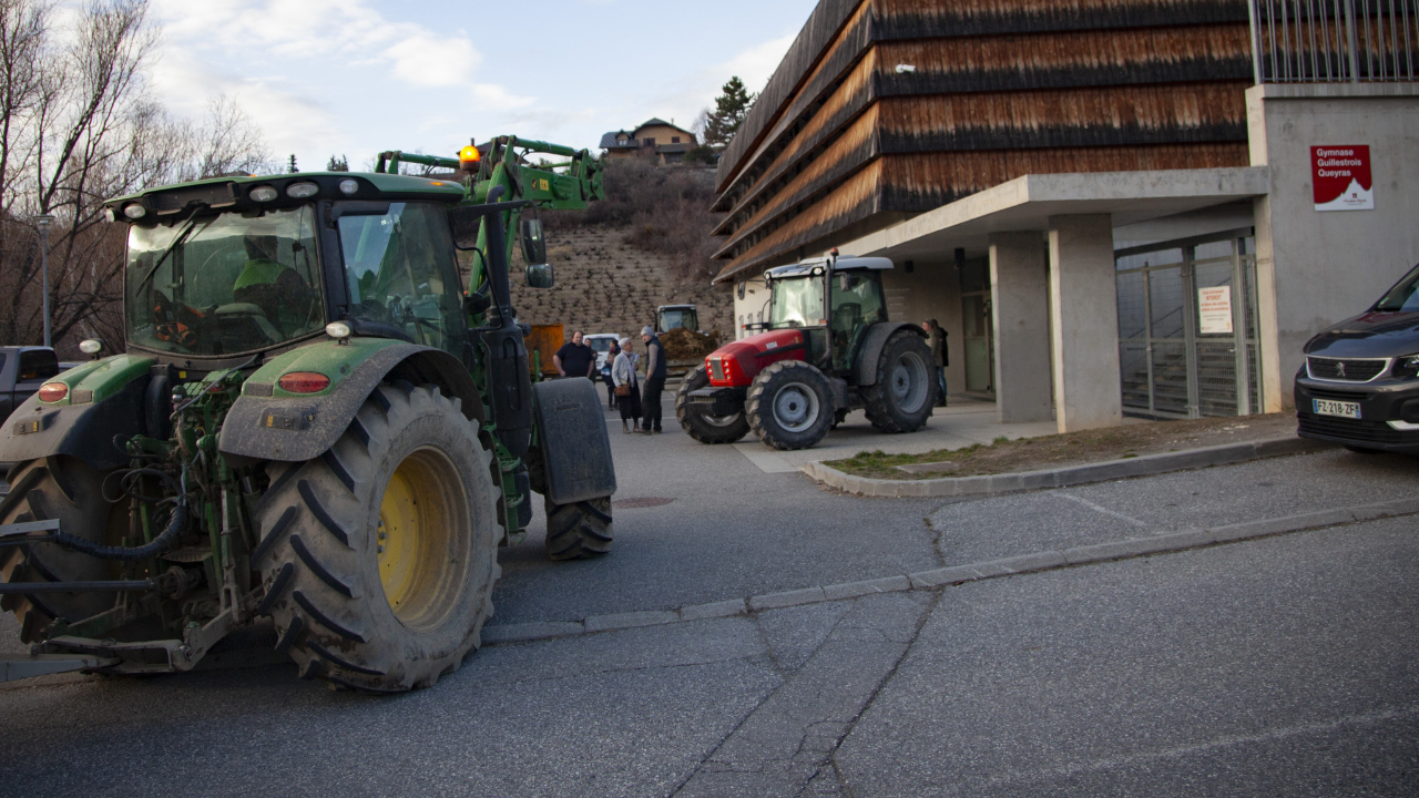 Hautes-Alpes : les agriculteurs se sont invités à une réunion de la communauté de communes à Guillestre Hautes-Alpes : les agriculteurs se sont invités à une réunion de la communauté de communes à Guillestre