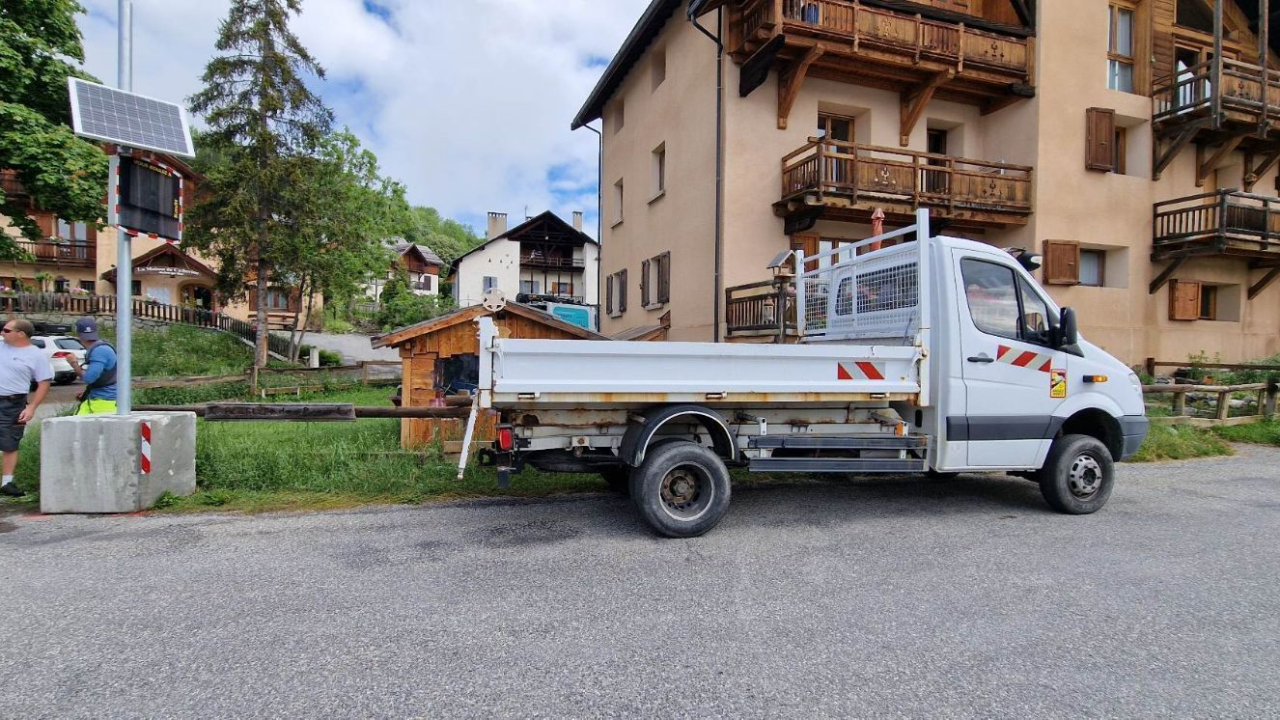 Hautes-Alpes : Puy-Saint-André prête deux radars pédagogiques à Puy-Saint-Pierre Hautes-Alpes : Puy-Saint-André prête deux radars pédagogiques à Puy-Saint-Pierre