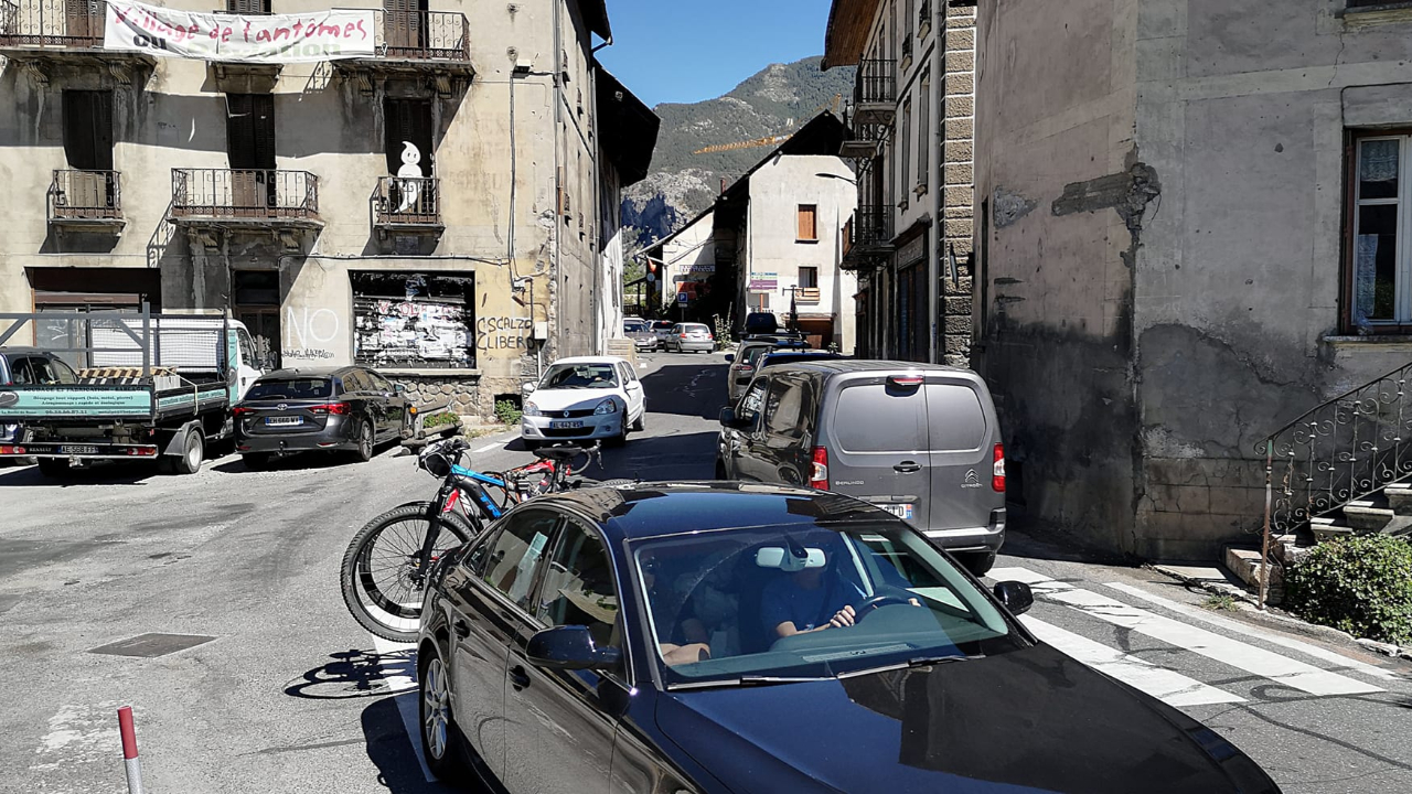 Hautes-Alpes : réunion "décisive" pour le passage de la RN94 à la Roche-de-Rame ce mardi Hautes-Alpes : réunion "décisive" pour le passage de la RN94 à la Roche-de-Rame ce mardi