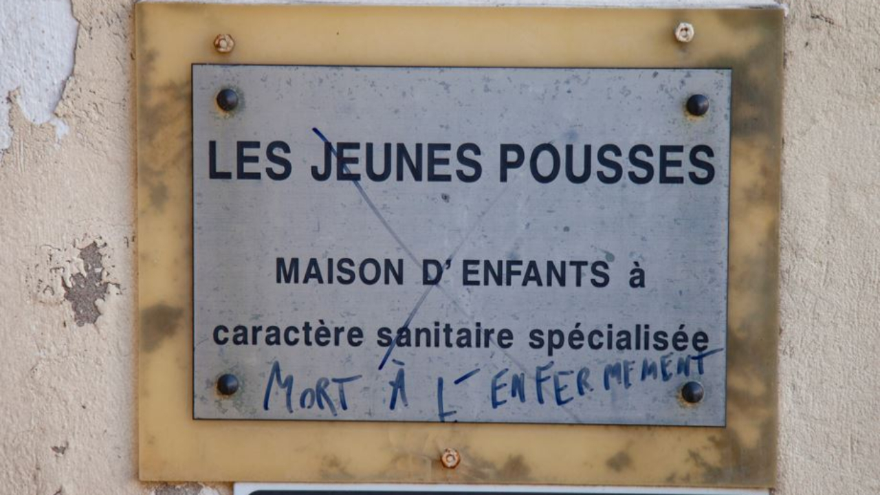 Hautes-Alpes : squat des Jeunes Pousses, un arrêté municipal pris pour évacuer le bâtiment Hautes-Alpes : squat des Jeunes Pousses, un arrêté municipal pris pour évacuer le bâtiment