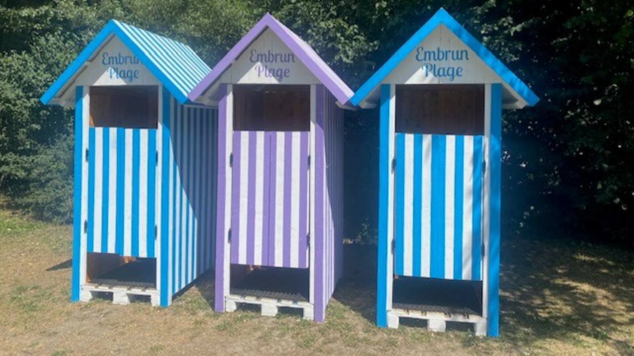 Hautes-Alpes : un air de plage vintage à Embrun Hautes-Alpes : un air de plage vintage à Embrun