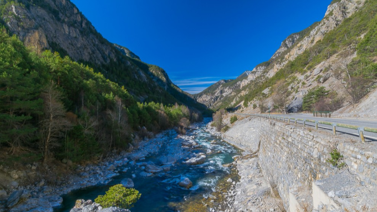 Hautes-Alpes : un kayakiste britannique d&eacute;c&egrave;de &agrave; Ch&acirc;teau-Ville-Vieille