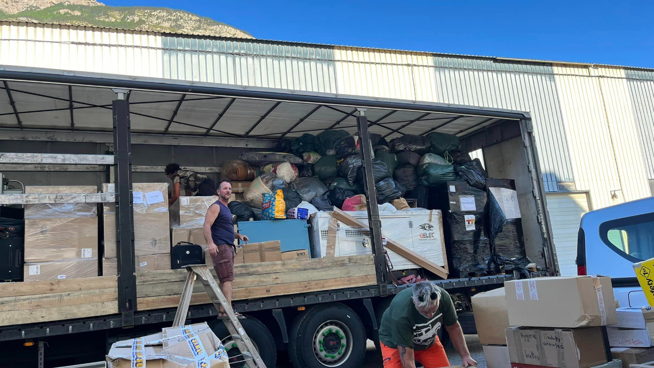 Hautes-Alpes : un nouveau convoi de Nadi&iuml;a Ukra&iuml;ni a pris les routes d'Ukraine