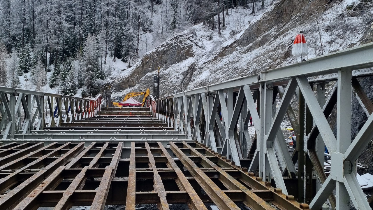 Hautes-Alpes : un pont militaire pour rétablir l'accès à Risoul