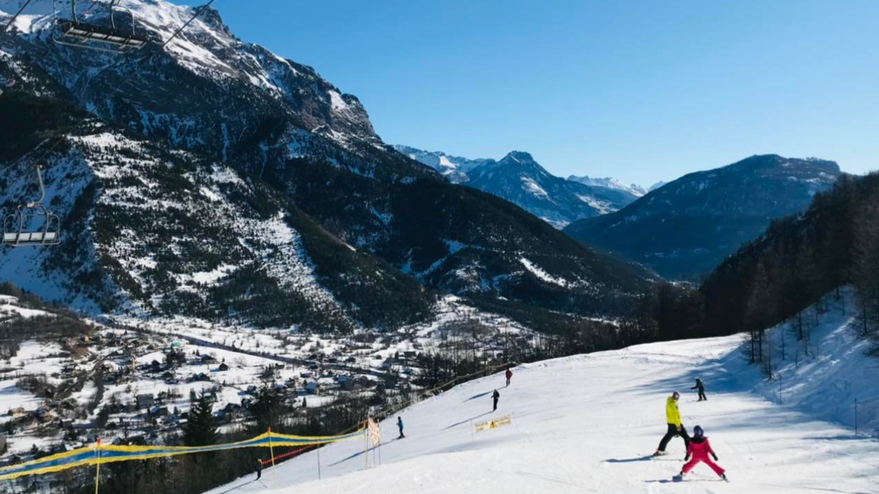 Hautes-Alpes : un préavis de grève qui ne tombe pas à pic pour la station-village de Vallouise-Pelvoux Hautes-Alpes : un préavis de grève qui ne tombe pas à pic pour la station-village de Vallouise-Pelvoux