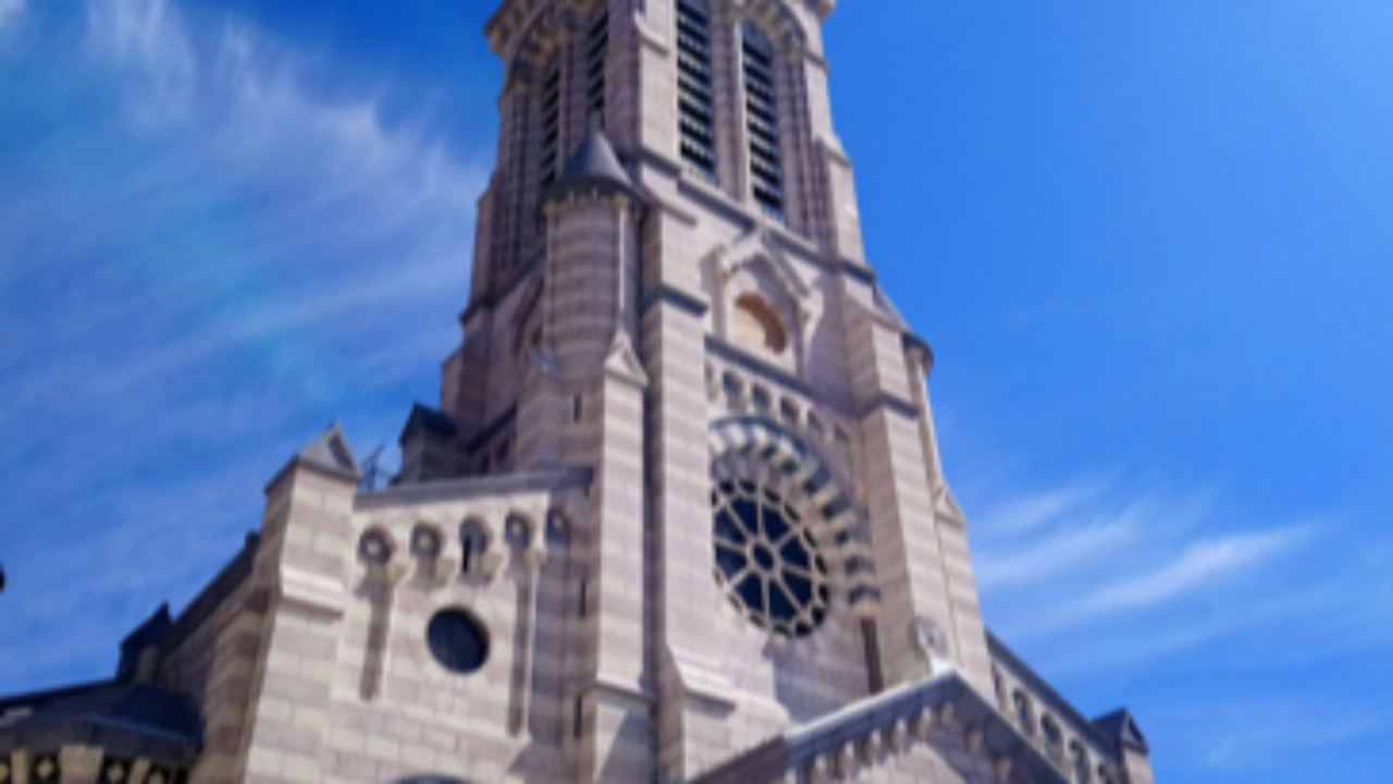 Hautes-Alpes : la cathédrale de Gap illuminée en rouge, on vous explique pourquoi Hautes-Alpes : la cathédrale de Gap illuminée en rouge, on vous explique pourquoi
