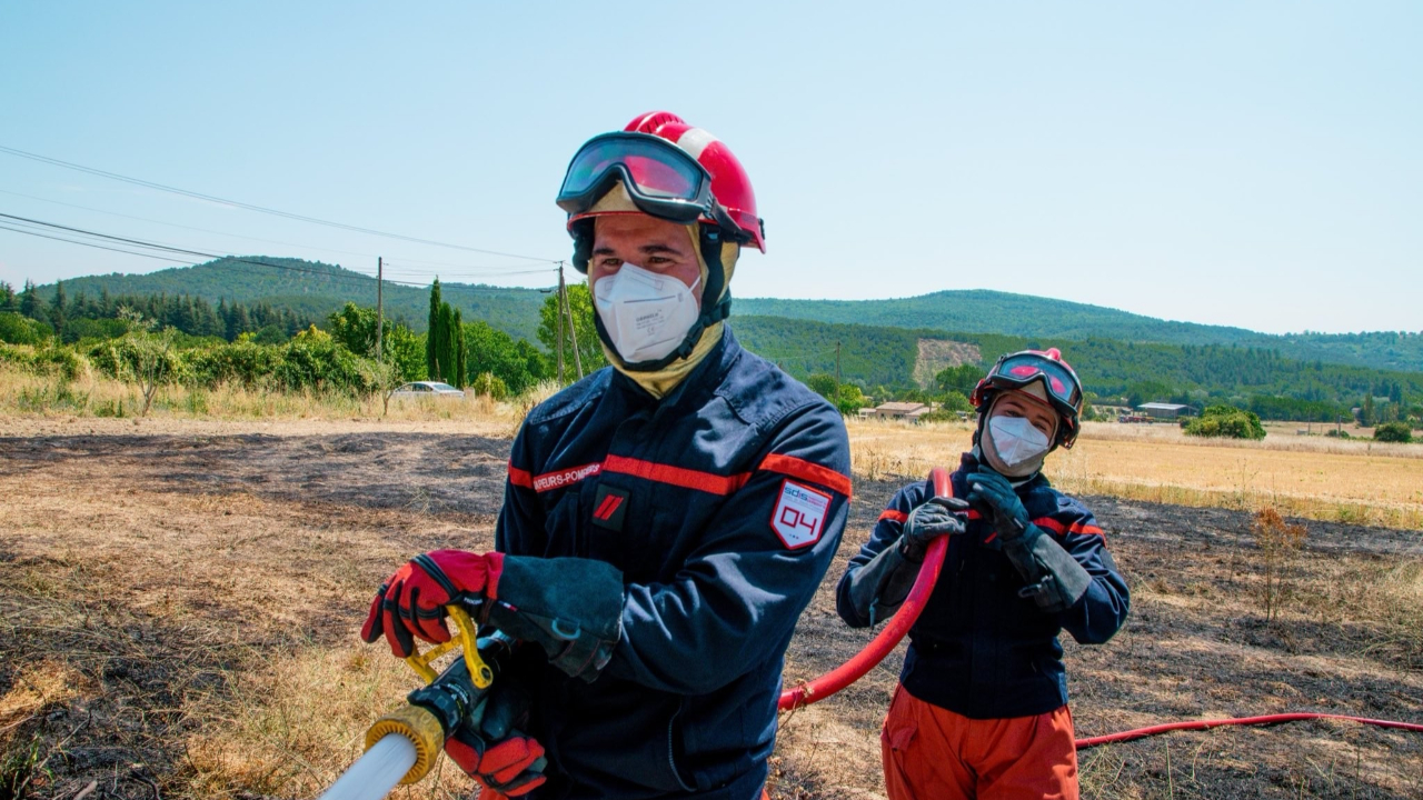 Incendie à Manosque : un bungalow ravagé par les flammes, un pompier blessé Incendie à Manosque : un bungalow ravagé par les flammes, un pompier blessé