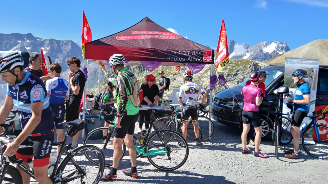 La CGT grimpe à 2.642 m d'altitude