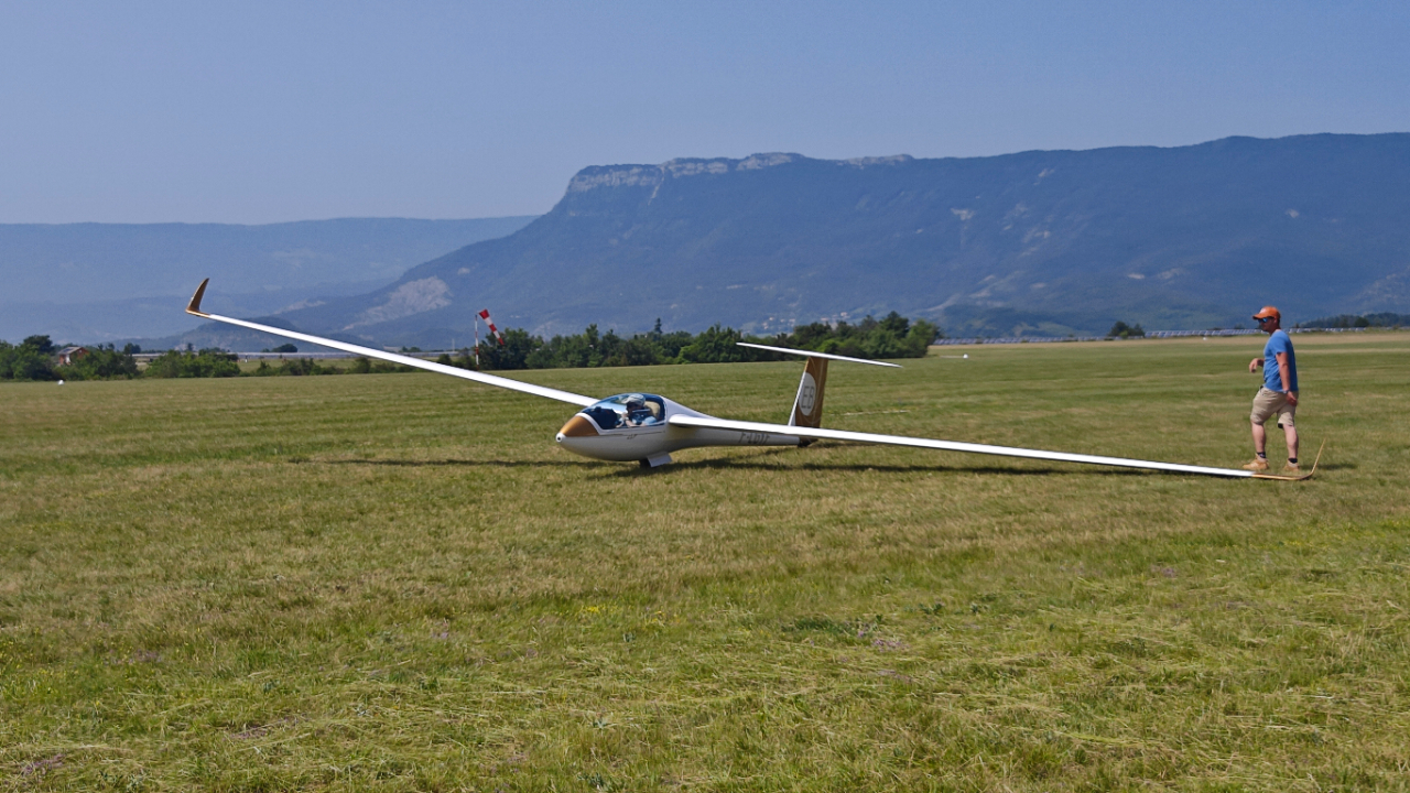 La fabrication de planeurs LS français pourrait être relancée à Aspres sur Buëch
