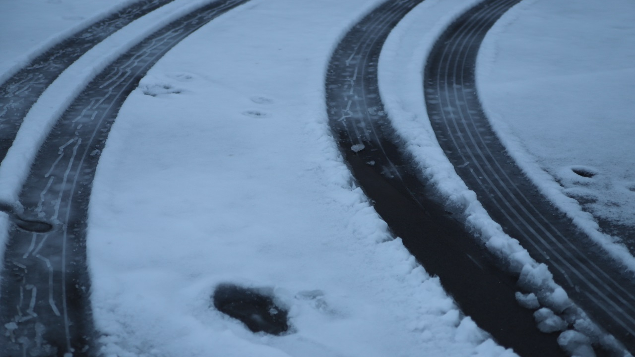 La neige bloque la route et un bus à Vars : des voyageurs hébergés d’urgence à Guillestre La neige bloque la route et un bus à Vars : des voyageurs hébergés d’urgence à Guillestre