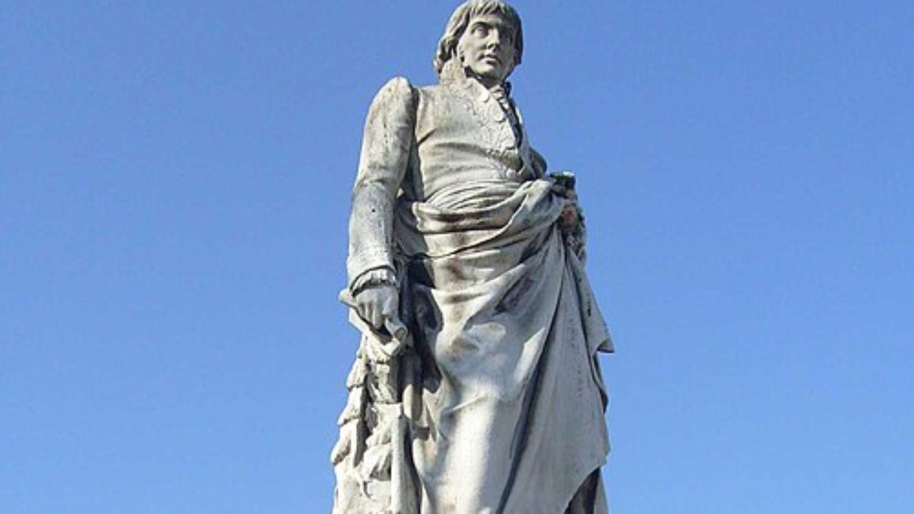 La statue du baron De Ladoucette se refait une beauté à Gap La statue du baron De Ladoucette se refait une beauté à Gap