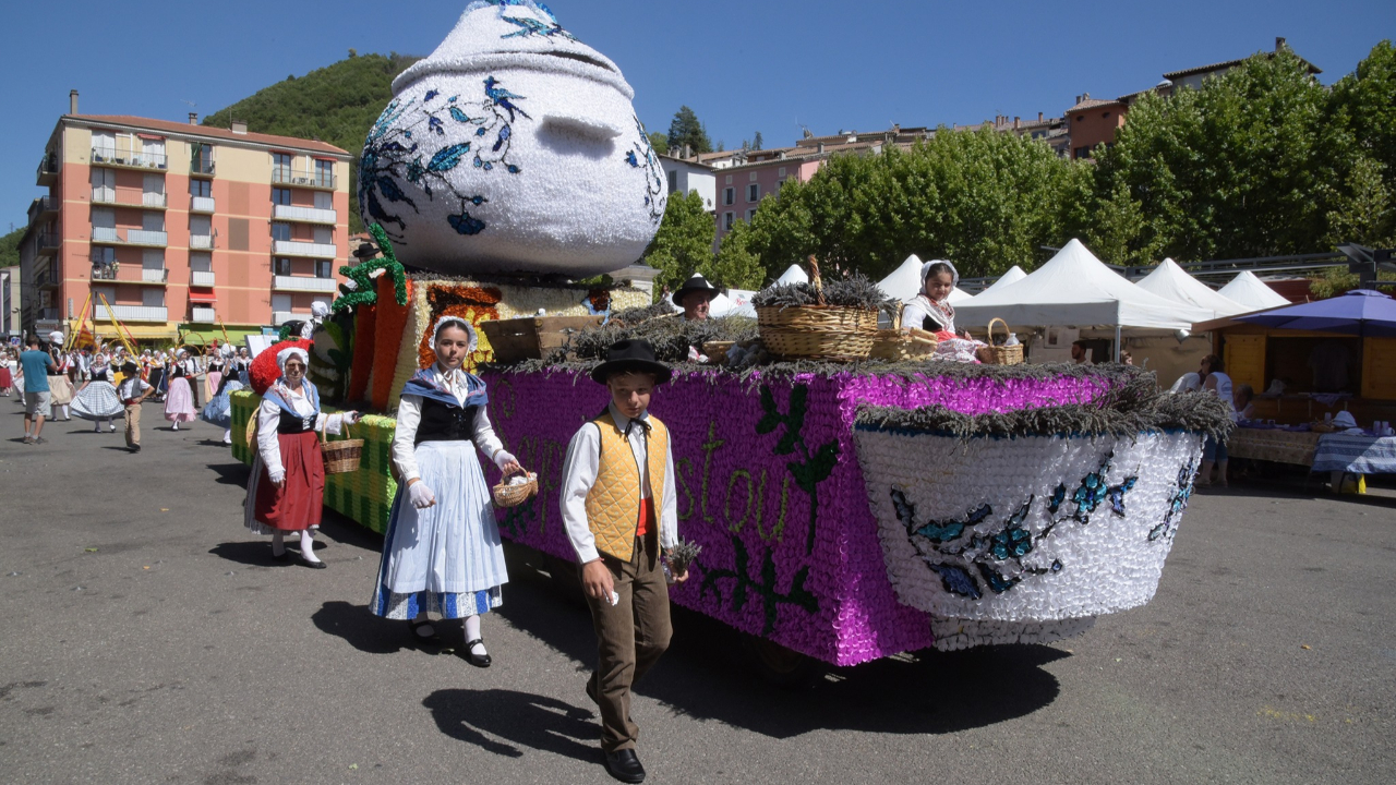Le Corso de la Lavande de Digne labellisé « Plus belles fêtes de France » Le Corso de la Lavande de Digne labellisé « Plus belles fêtes de France »