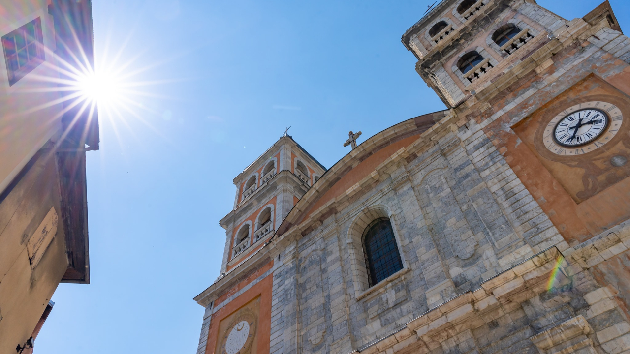 Le petit train de retour dans les rues de Briançon Le petit train de retour dans les rues de Briançon