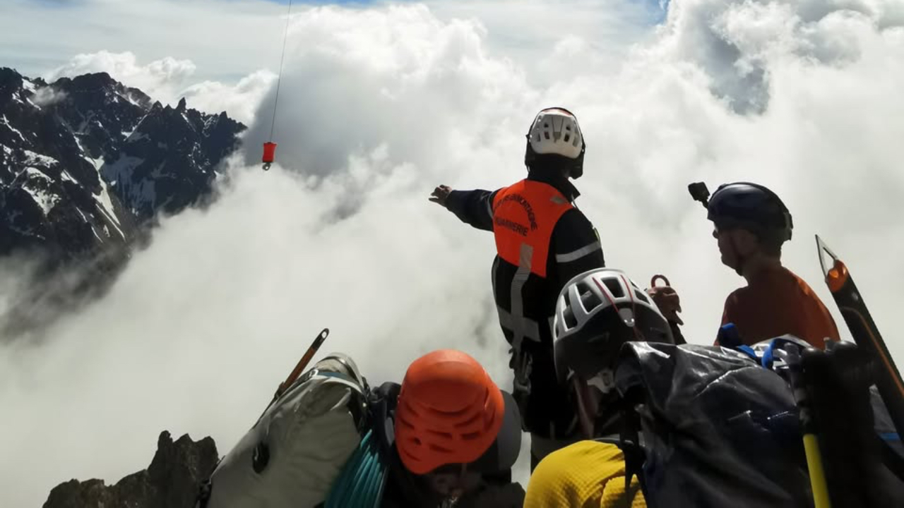 Le PGHM de Briançon appelle à la prudence face à la neige encore très présente en altitude Le PGHM de Briançon appelle à la prudence face à la neige encore très présente en altitude