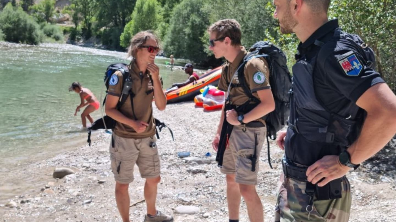 Les gendarmes bas-alpins en patrouille pour sensibiliser les vacanciers