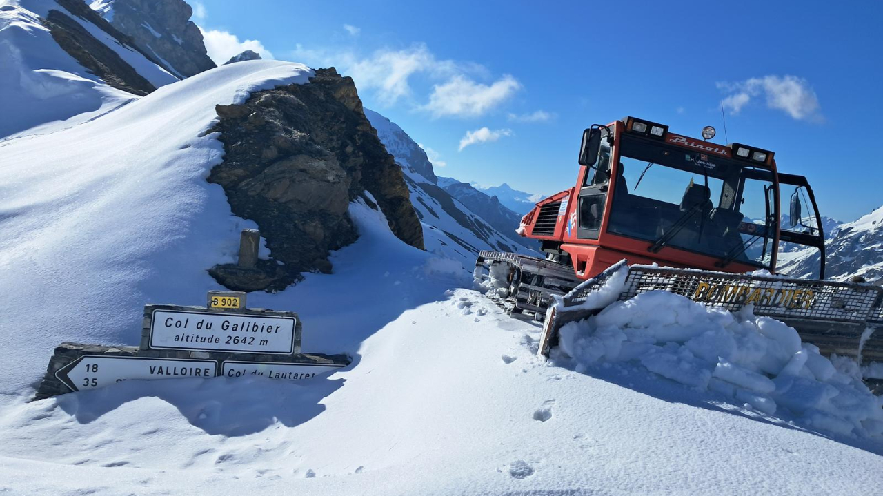 Les images impressionnantes du déneigement au col du Galibier