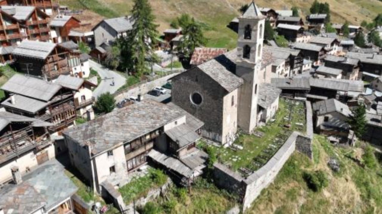 Loto du patrimoine, le presbyt&egrave;re de Saint-V&eacute;ran et le Pont de la Reine Jeanne &agrave; Saint Benoit soutenus