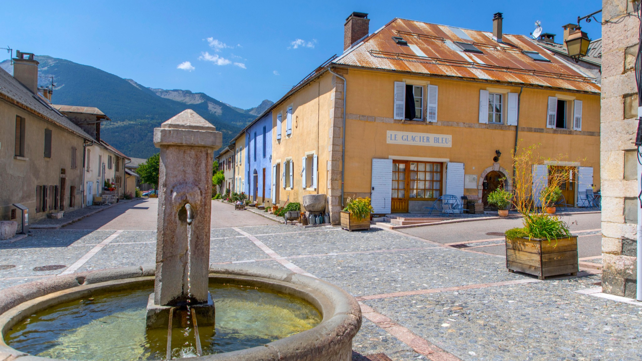 Montdauphin entre dans la cour des "Plus beaux villages de France" Montdauphin entre dans la cour des "Plus beaux villages de France"