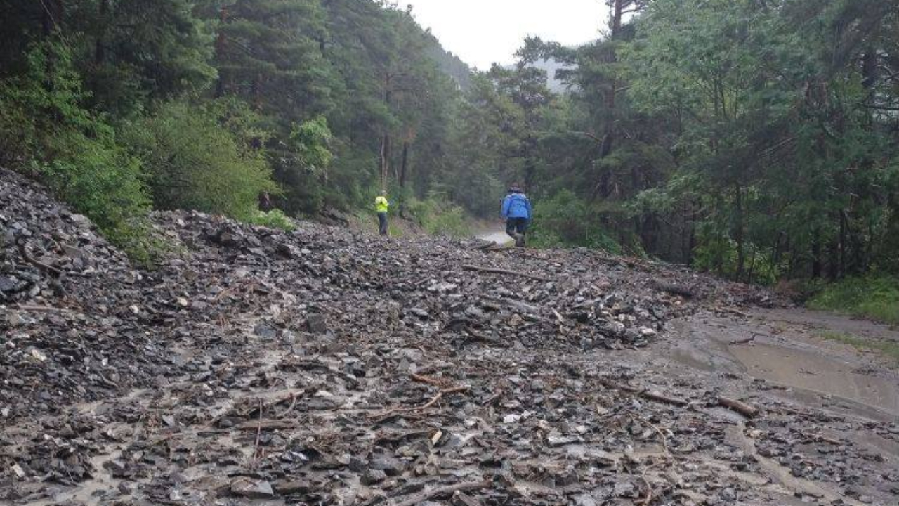 Orages : huit éboulements sur la RD900 dans l'Ubaye Orages : huit éboulements sur la RD900 dans l'Ubaye