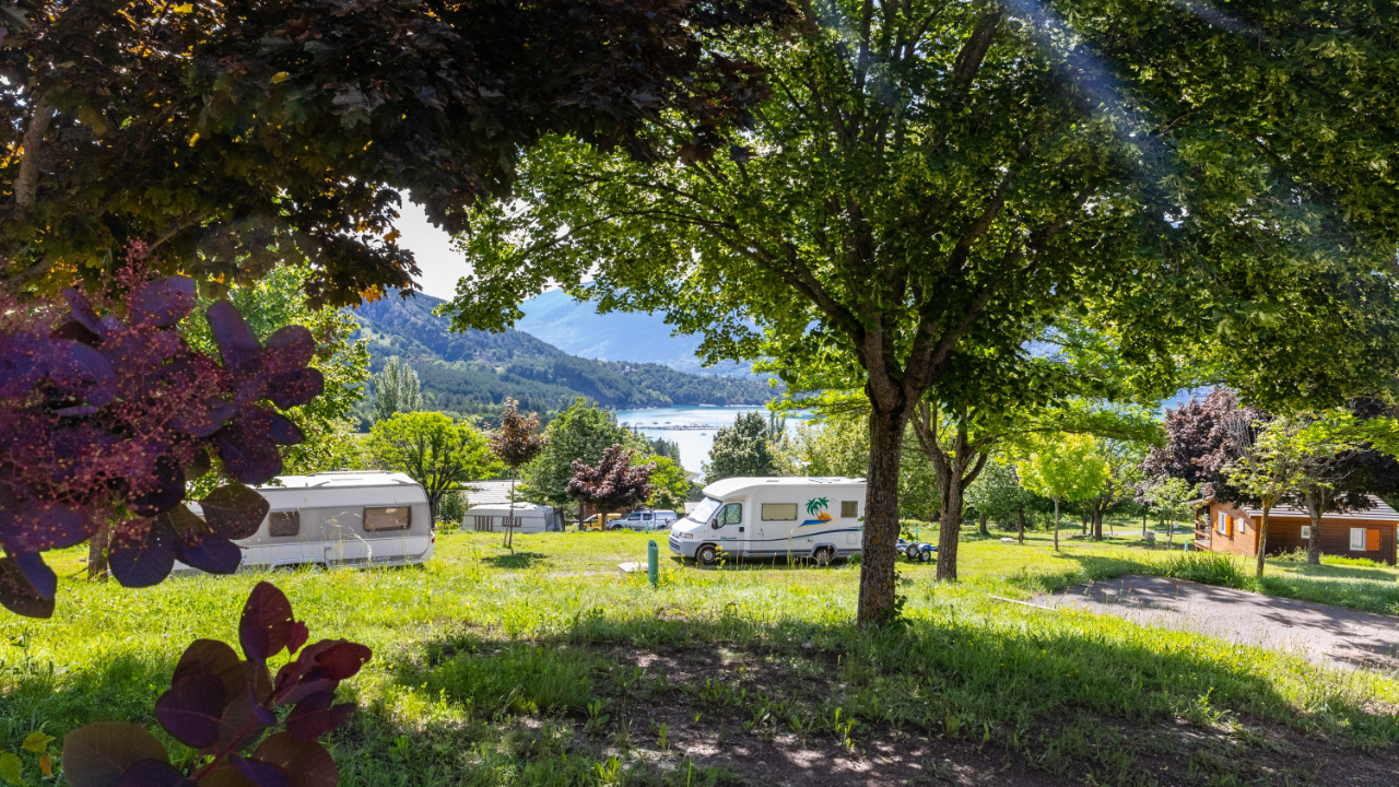 Panique au camping de Chorges : un bungalow prend feu, une colonie de vacances relogée