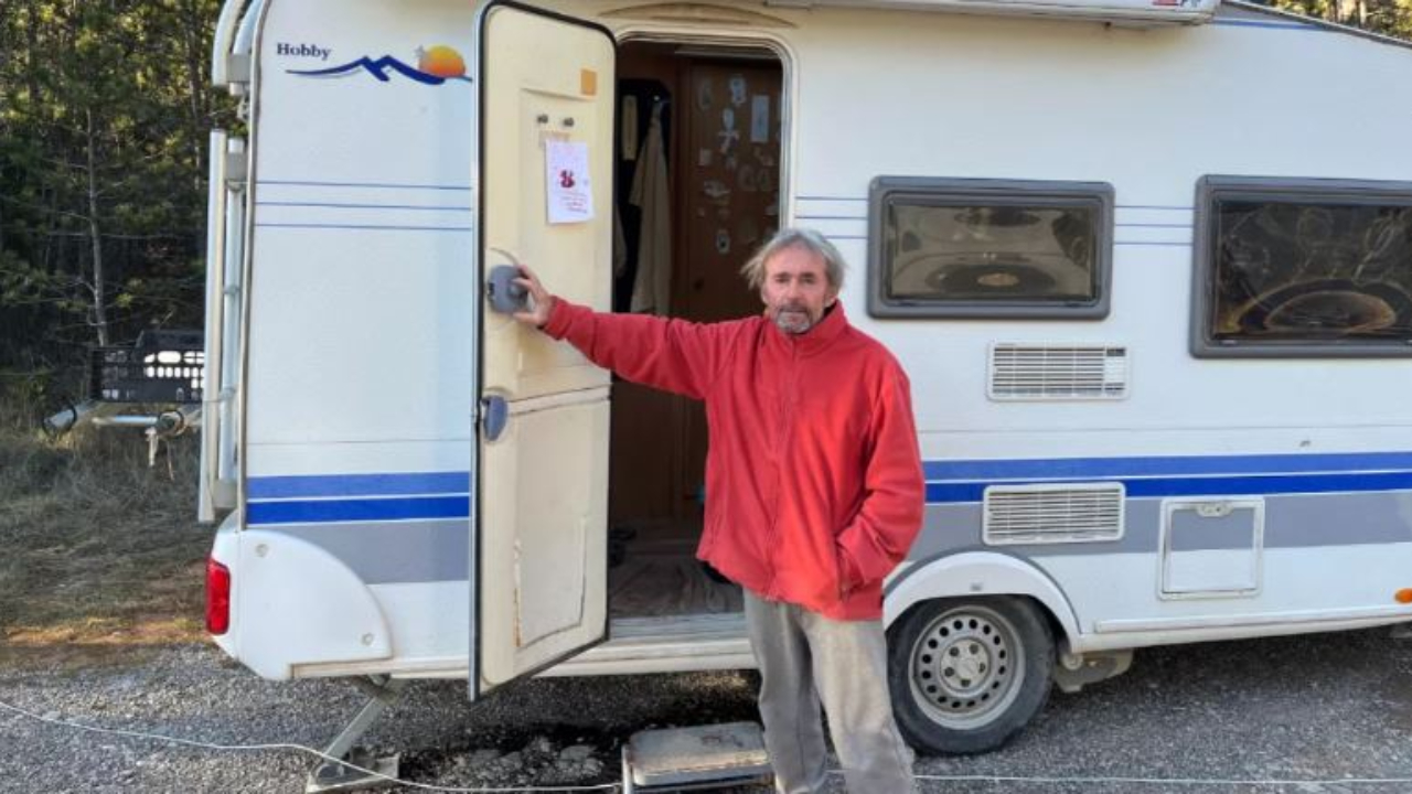 Philippe Tribaudeau condamné à quitter son campement d'Entrepierres Philippe Tribaudeau condamné à quitter son campement d'Entrepierres