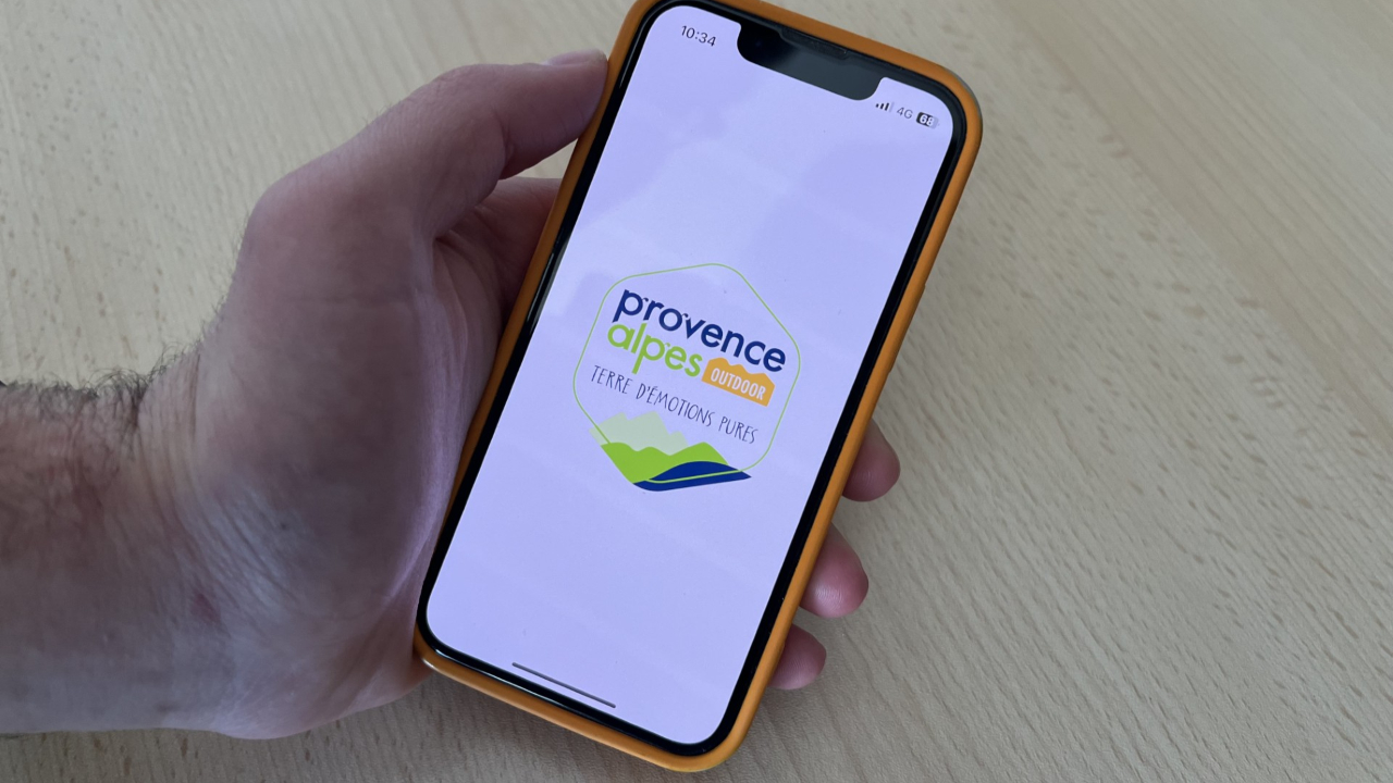 Plus de 300 itinéraires disponibles sur l'application Provence Alpes Outdoor Plus de 300 itinéraires disponibles sur l'application Provence Alpes Outdoor