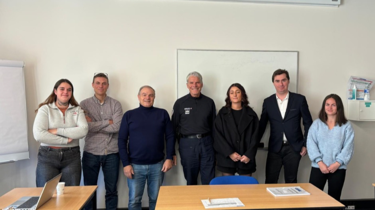 Rencontre entre la Police Nationale et les étudiants en Master 2 à la CCI des Hautes-Alpes Rencontre entre la Police Nationale et les étudiants en Master 2 à la CCI des Hautes-Alpes