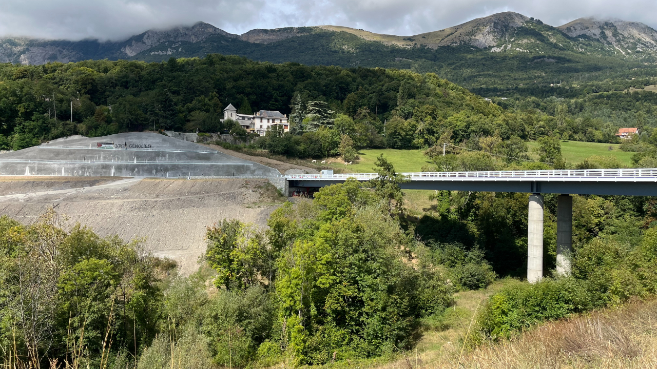 Rocade de Gap : le glissement de terrain se stabilise, rupture "peu probable" selon les experts Rocade de Gap : le glissement de terrain se stabilise, rupture "peu probable" selon les experts