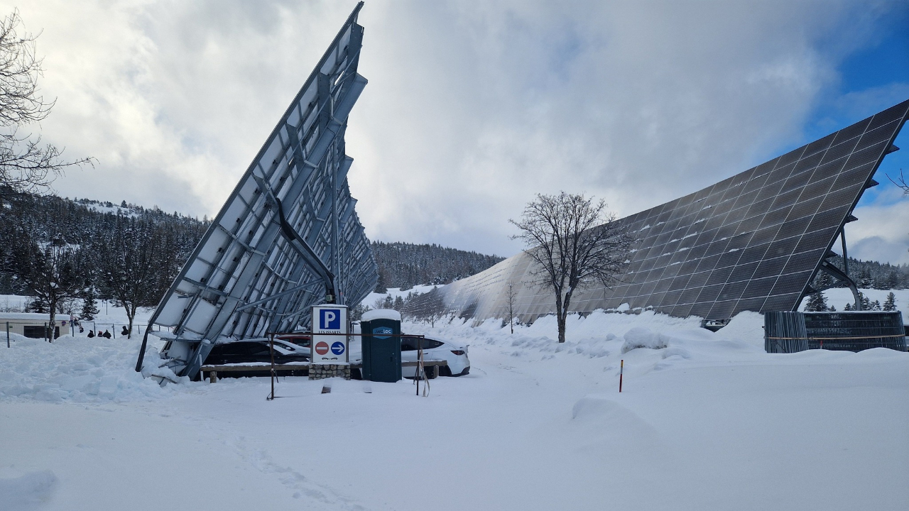 TotalEnergies a débuté son grand chantier à Superdévoluy : les ombrières tombées sont démantelées, l'opération va durer plusieurs jours TotalEnergies a débuté son grand chantier à Superdévoluy : les ombrières tombées sont démantelées, l'opération va durer plusieurs jours