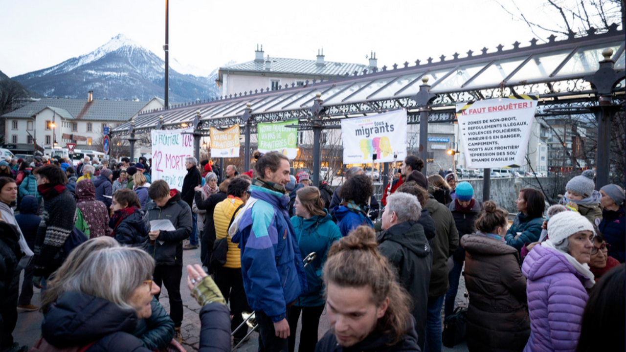 Tous Migrants et Médecin du Monde dénoncent une violation de la demande d'asile à la frontière Tous Migrants et Médecin du Monde dénoncent une violation de la demande d'asile à la frontière