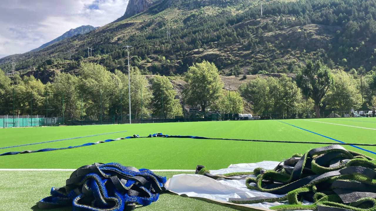 Travaux du stade de l’Argentière la Bessée, il est demandé de ne pas « se servir en matériaux » Travaux du stade de l’Argentière la Bessée, il est demandé de ne pas « se servir en matériaux »