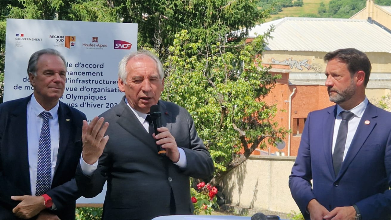 Un accord de 520 millions d’euros pour moderniser les infrastructures routières et ferroviaires dans les Alpes du Sud Un accord de 520 millions d’euros pour moderniser les infrastructures routières et ferroviaires dans les Alpes du Sud