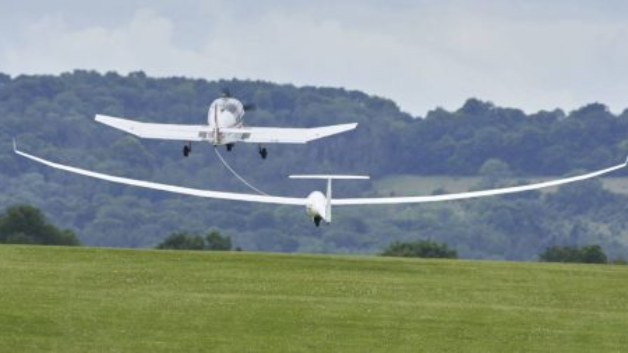 Un avion et un planeur se crashent ensemble à l'aérodrome de Barcelonnette Saint-Pons : deux morts