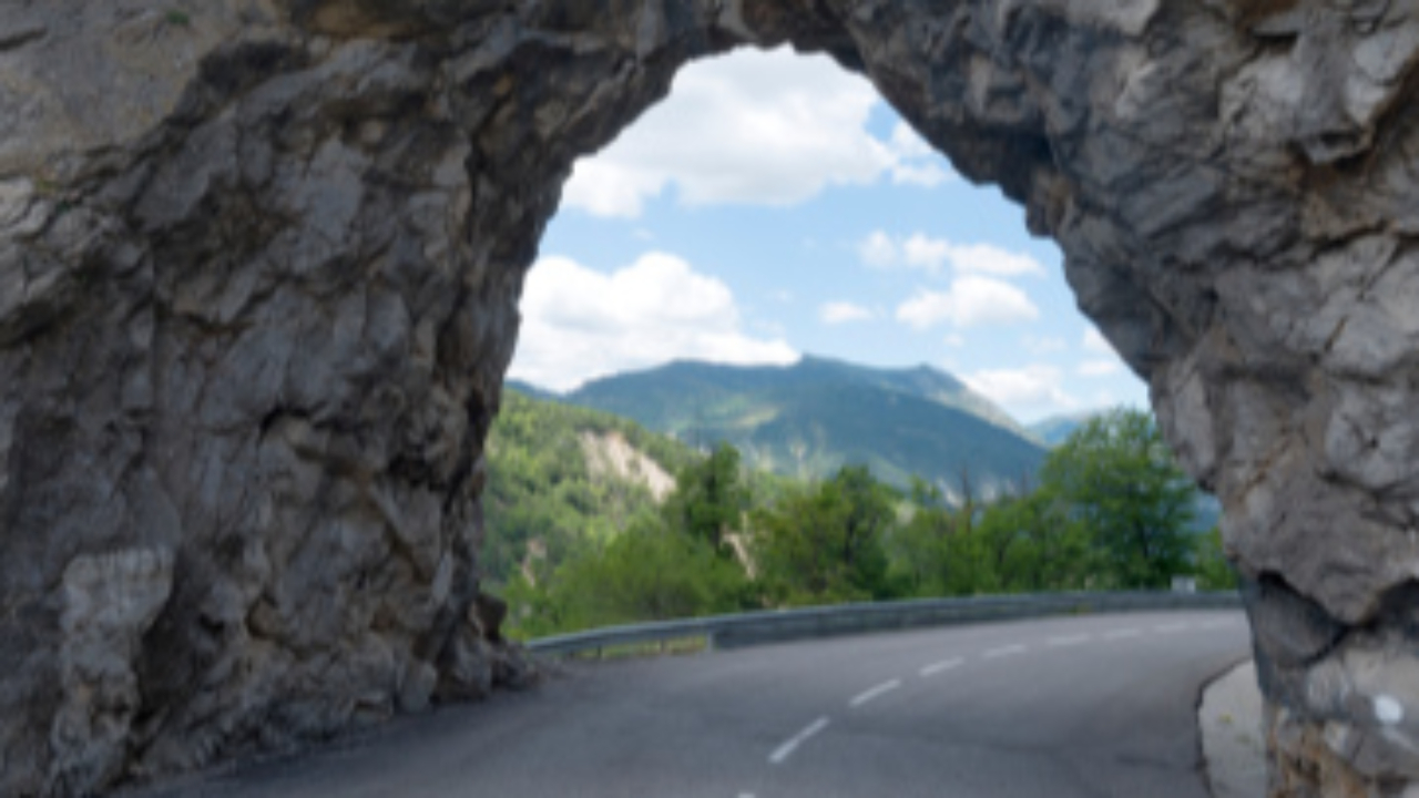 Un éboulement au niveau de la clue de Taulanne ce mardi matin Un éboulement au niveau de la clue de Taulanne ce mardi matin