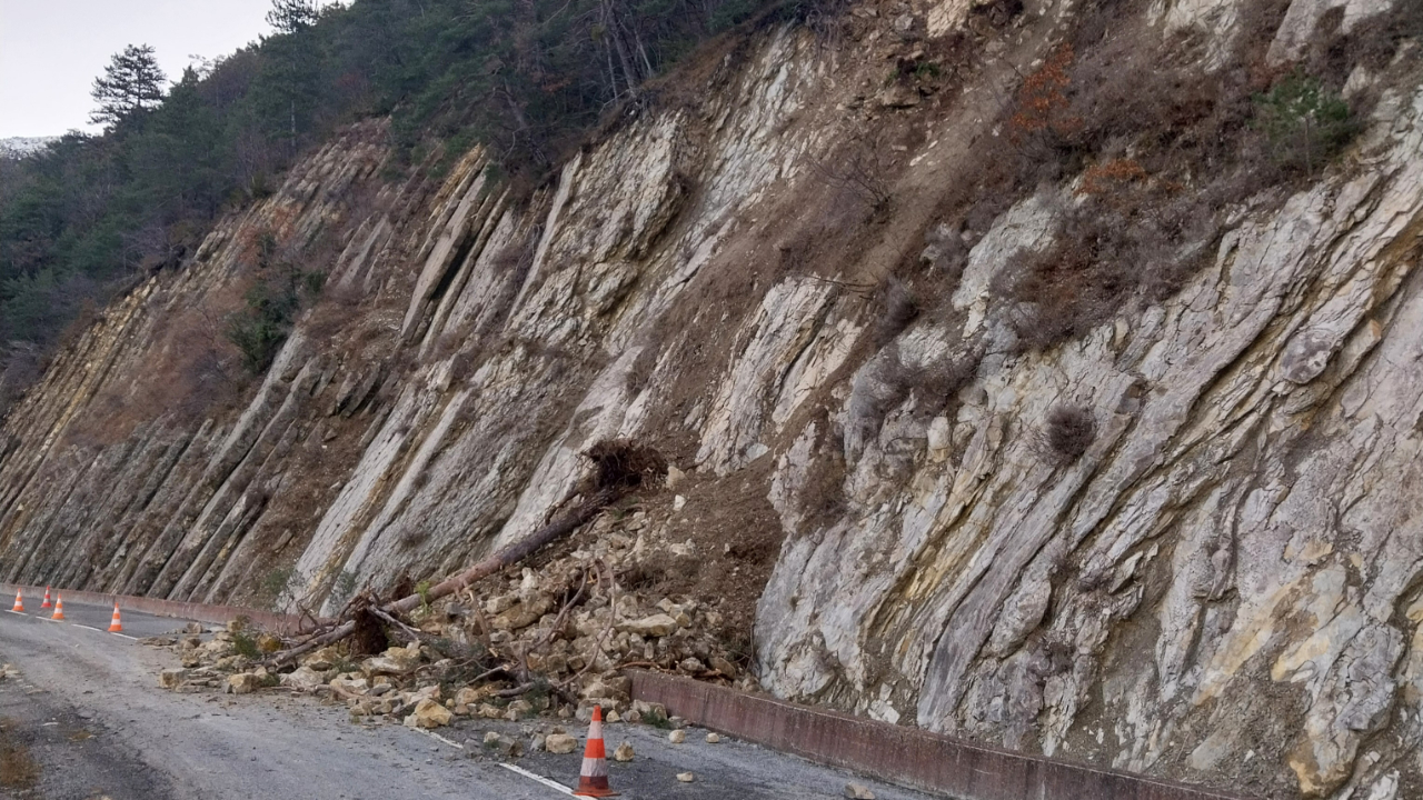 Un &eacute;boulement provoque la fermeture de la RD 955