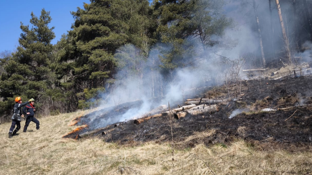 Un feu de broussailles à Briançon, l’écobuage n’était « ni contrôlé, ni déclaré » Un feu de broussailles à Briançon, l’écobuage n’était « ni contrôlé, ni déclaré »