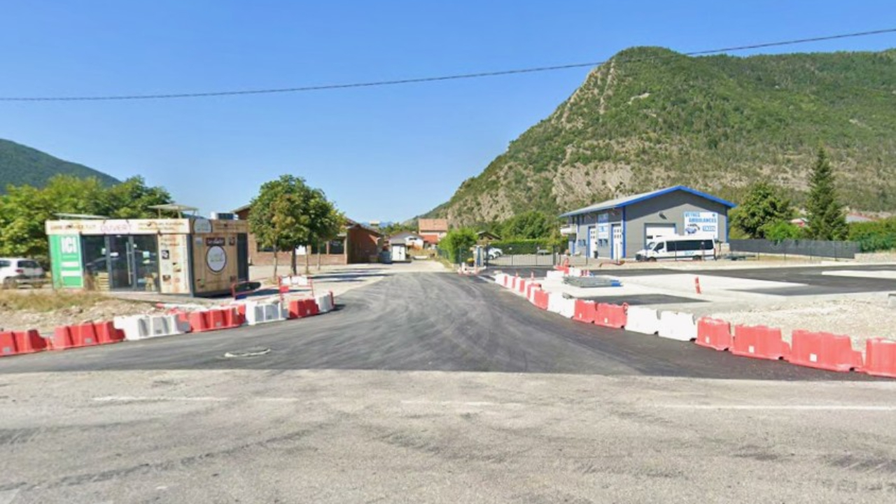 Une aire de covoiturage flambant neuve à Montmaur Une aire de covoiturage flambant neuve à Montmaur