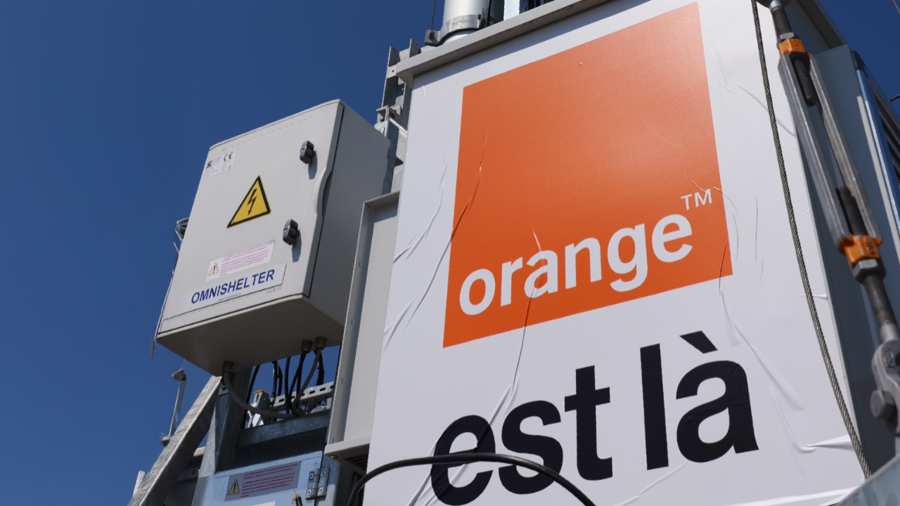 Un pylône 4G/5G déployé à Embrun pour faire face à l'afflux touristique